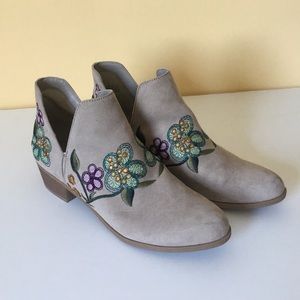 embroidered light gray booties size 8 1/2